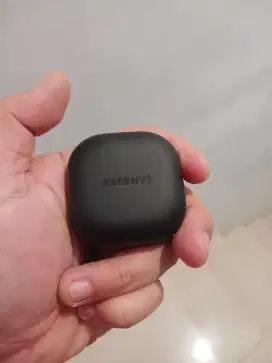 Galaxy buds 2 pro dan airpods gen 2