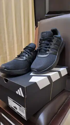 Sepatu Running Adidas