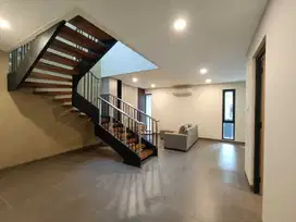 Jual Rumah Siap Huni dan Nyaman Candi Golf Semarang Selatan – 10272
