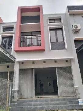 Rumah 2 lantai diundip tembalang, nempel jalan raya