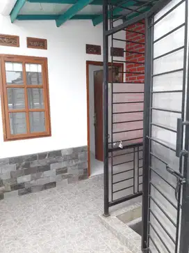 Dijual Rumah di Sarijadi Bandung, Bagus Minimalis 1,5 Lantai siap huni