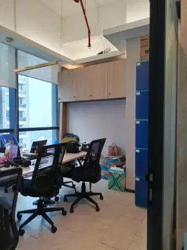 SEWA RUANG KANTOR TREASURY TOWER FURNISHED LUAS 143 SQM