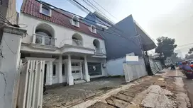Disewakan Bangunan 3,5 Lantai Di Kebayoran Baru Jakarta Selatan