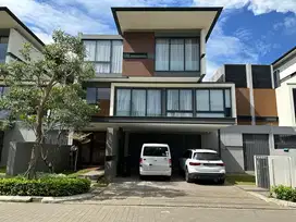 Rumah Lyndon Navapark BSD 16x31 5KT SF SHM Br Renov Ada Pool Lift