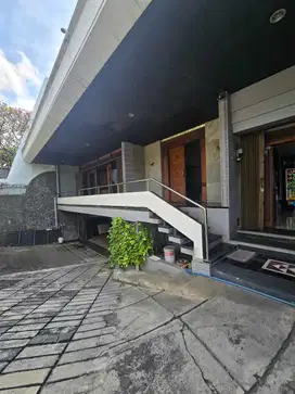 Dijual Rumah Mewah Lokasi Tengah Kota di Jl. Panjaitan Semarang