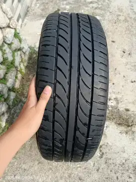 Ban mobil bekas