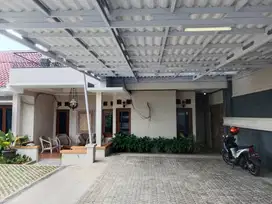 RUMAH MEWAH+KOLAM RENANG STRATEGIS HARGA OKE di KEMANGGISAN