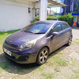Jual mobil KIA Rio 5 door th 2014 AT