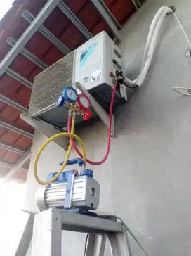 Jasa servis AC kulkas frezer showcase mesin cuci dan bongkar pasang AC