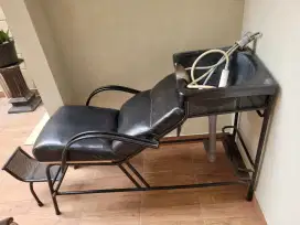 Kursi keramas rambut salon