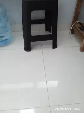 untuk jualan :dijual 6 buah kursi bakso hitam