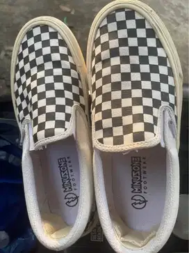 Dijual sepatu slip on minusone lokal