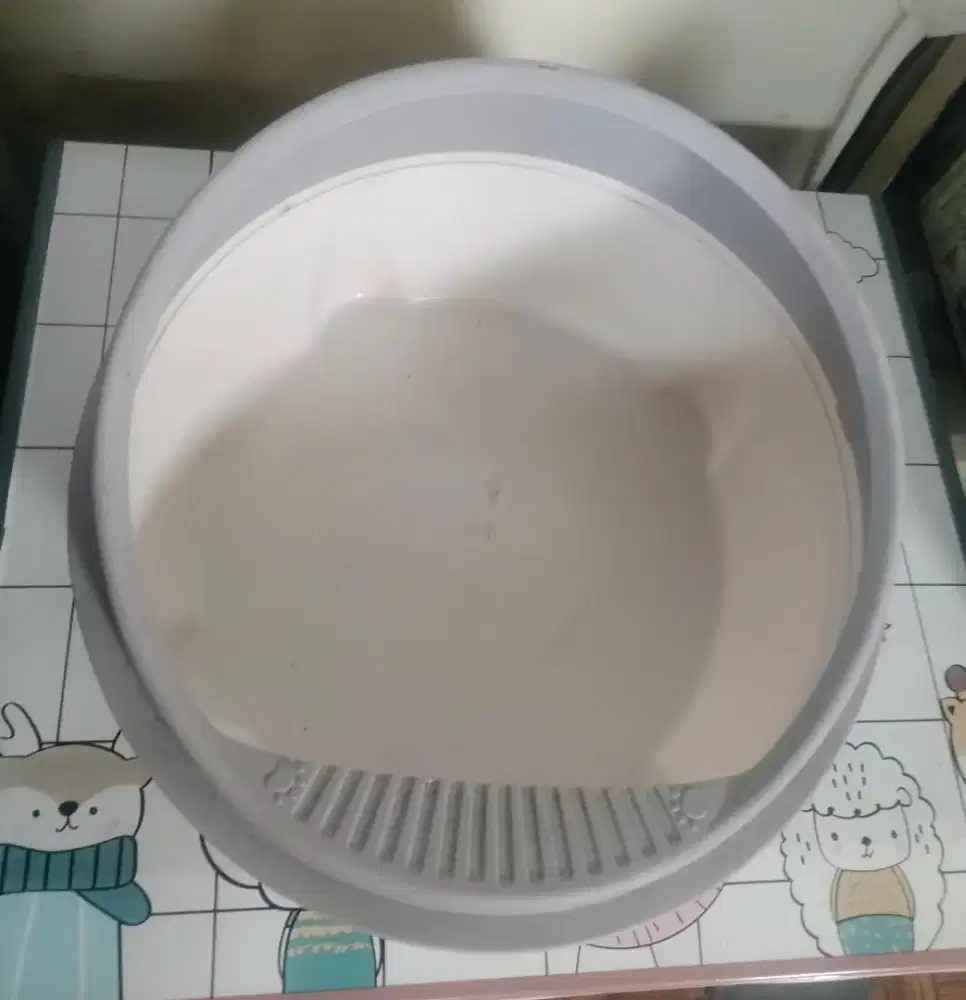 toilet kucing sedang