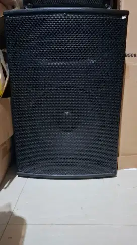 2 buah speaker aktif 15 inch merek AudioOne