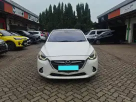 3JT AJA MAZDA 2 GT AT 2015 FUTURISTIK WHITE PEARL RARE !!