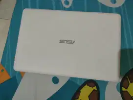 Notebook Asus warna putih tipe E202S