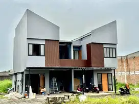 Rumah Artistik, Desain Unik, Strategis! di Cluster Casadina Residence