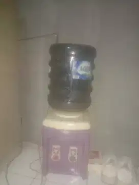 Frizer dan galon aqua