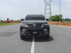 [LOW ODO !!] TOYOTA FORTUNER GR 2.4 DIESEL 2021