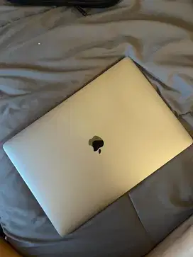 Mackbook pro 2017 I7 touch bar ram 16/1 TB