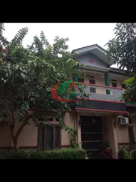Rumah 2 Lantai di Depok - Siap Huni - Halaman Luas!