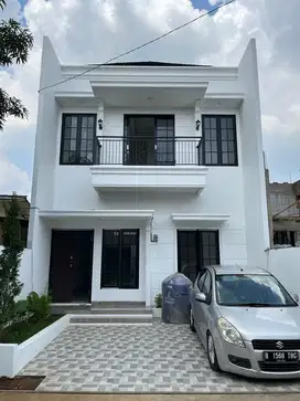 Rumah clasik eropa di jatiasih 1,5M pinggir tol