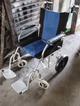 Kursi roda bekas almunium rem tangan merk GEA siap pakai