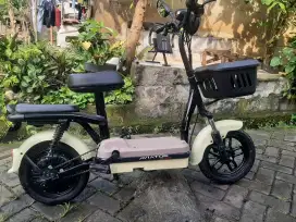 Sepeda Listrik Aviator baru 3 bln Mulus