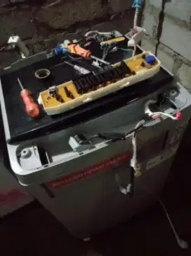 Jasa servis AC kulkas frezer showcase mesin cuci dan bongkar pasang AC