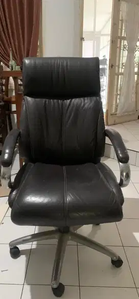DIJUAL KURSI DIREKTUR