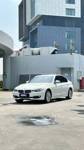 BMW 320i 2015 Luxury TANGAN 1