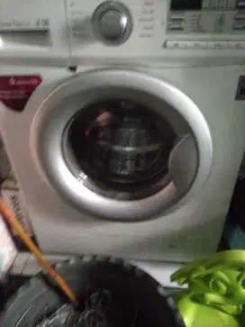 Mesin cuci merk LG kapasitas 7 kg kondisi masih bagus normar