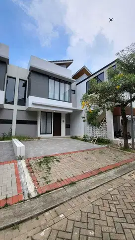 16605 // Jual cepat rumah di Discovery  Bintaro 2 lantai 2 carport.