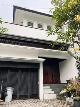 Sewa Rumah Mewah Exclusive 2 Lantai Menteng Dekat Area Komersil