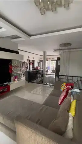 Rumah Mewah Cantik dan Strategis di Buah Batu Bandung Cocok untuk Cafe