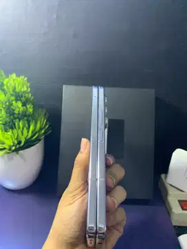 SAMSUNG Z FOLD 5 5G RAM 12/256GB ORIGINAL SEIN NORMAL 

TAMPILAN MEWAH