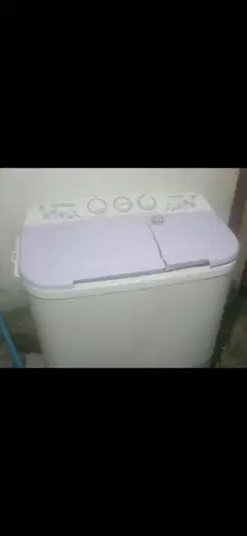 Di jual mesin cuci pemakean baru 5 bulan baru pemakaian 2x nyuci