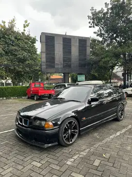 BMW 320i 1994 Bensin