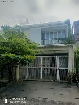 Rumah Villa Royal Pakuwon City  emmi xmpc