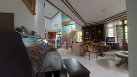 Rumah 2 Lantai Full Furnished Tanah Luas dan Nyaman di Cinere