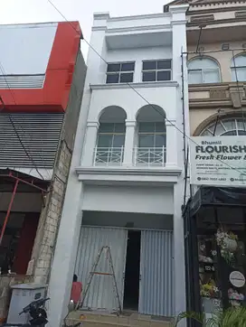 Ruko disewakan pinggir jalan Boulevard Grand Galaxy City Bekasi