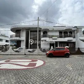 DIJUAL VILLA JALAN IR H JUANDA KOMPLEK TAMAN POLONIA II DEKAT SKY PARK