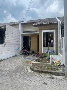 Perum Jade Hamlet Blok IV 3C 29 Kel Hulaan Kec Menganti Gresik