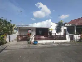 DISEWAKAN RUMAH DI NGALIAN