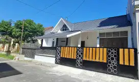Rumah bagus dekat kampus UII gaya retro klasik