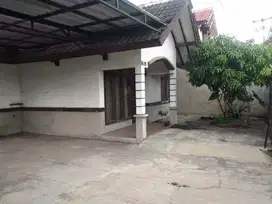 Rumah Siap huni halaman luas Jalan utama komplek Taman Cibaduyut Indah
