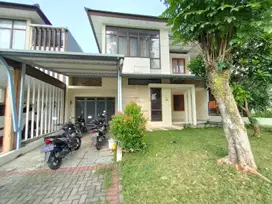 Dikontrakkan rumah furnished dua lantai siap huni di sentul city
