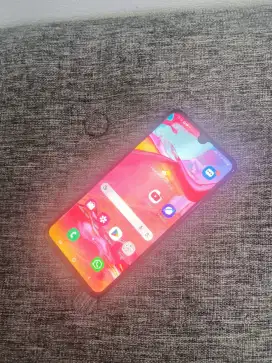 samsung A70 ram 6/128 normal semua nya minus finger print off batangan