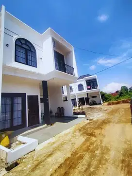 Rumah baru Gaya Eropa. Nyaman - Strategis - Bergengsi #BOOKING 3 JT!!