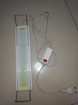 Lampu aquarium LED